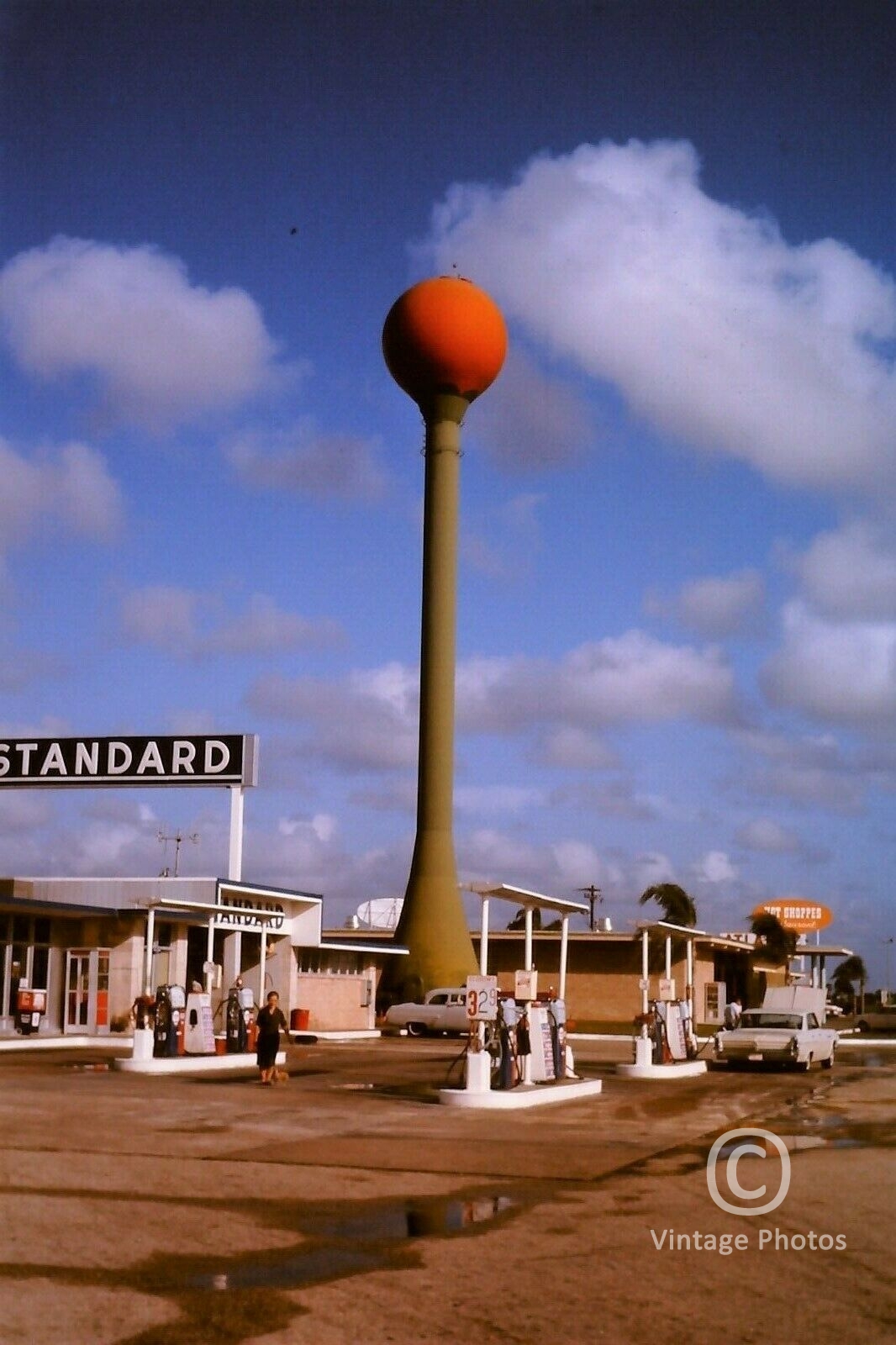 1965 Standard Gas Station - Car Refueling