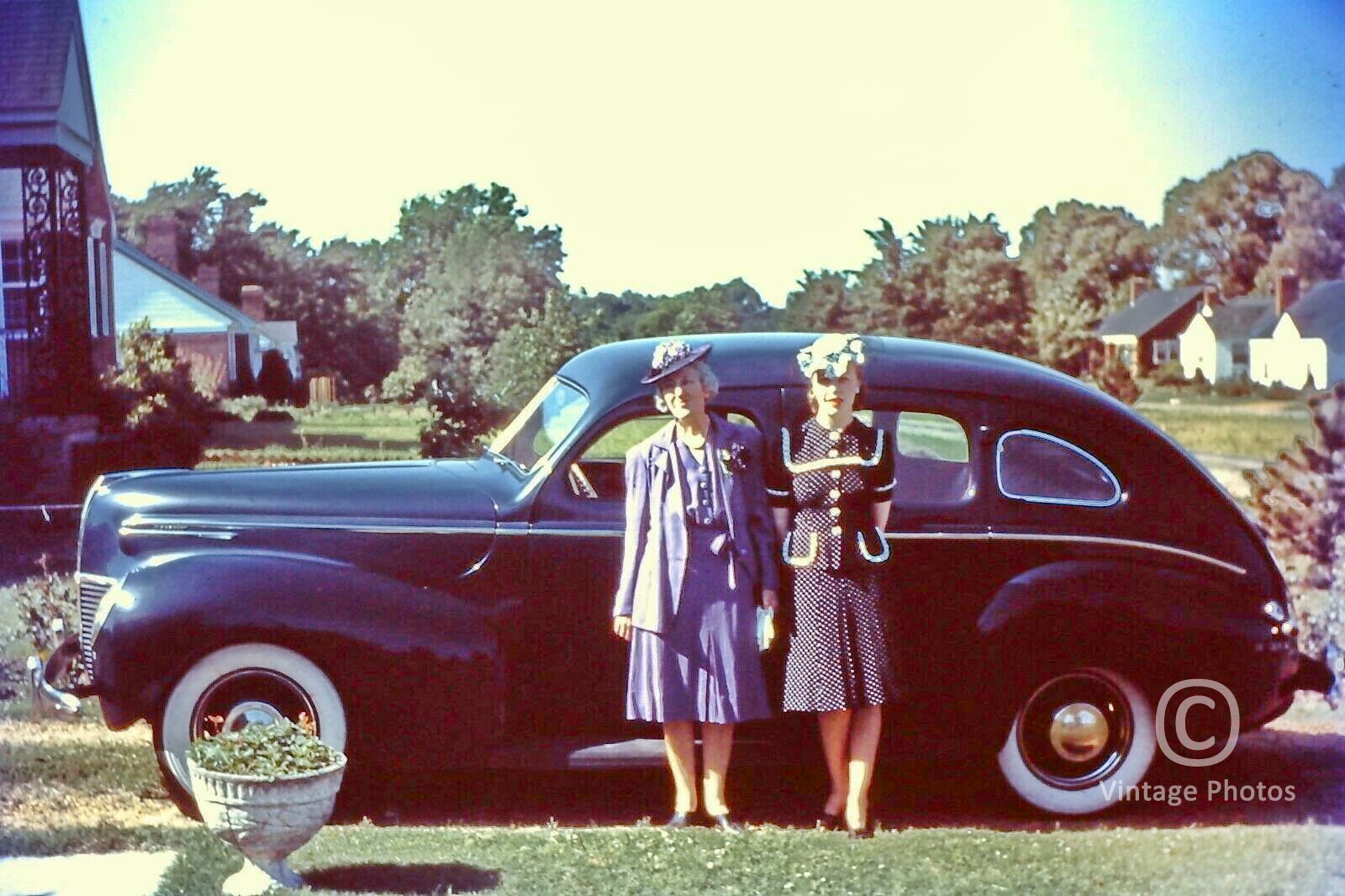 1940s American Fashion - Classic Blue Car